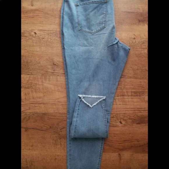 NWT Plus Size Skinny Ankle Jeans, Sizes 16-22 - Picture 12 of 13